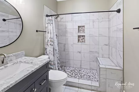 Bath - 375 S Elm Ave, Kankakee, IL 60901 photo 1 of 2