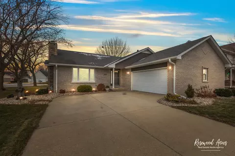 1027 King Arthur Ln, Bourbonnais, IL 60914