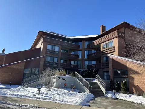 710 Waukegan Rd #B407, Glenview, IL 60025