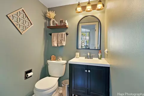 Bath - 4800 Turnberry Dr, Hoffman Estates, IL 60010 photo 4 of 4