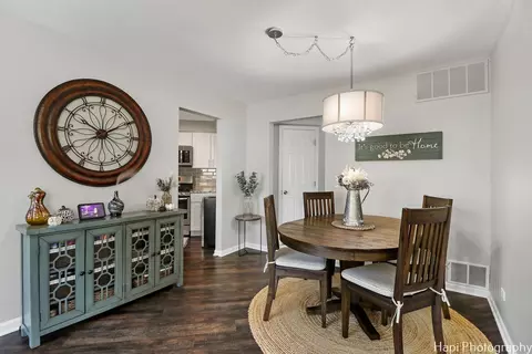 Dining - 4800 Turnberry Dr, Hoffman Estates, IL 60010 photo 1 of 1