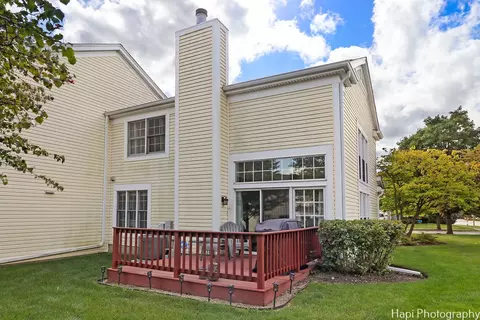 Exterior - 4800 Turnberry Dr, Hoffman Estates, IL 60010 photo 3 of 5