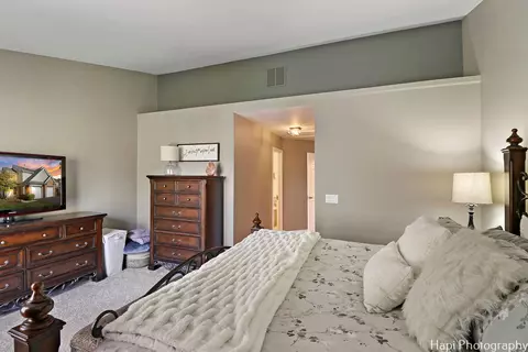 Bedroom - 4800 Turnberry Dr, Hoffman Estates, IL 60010 photo 3 of 3