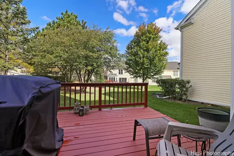 Exterior - 4800 Turnberry Dr, Hoffman Estates, IL 60010 photo 2 of 5