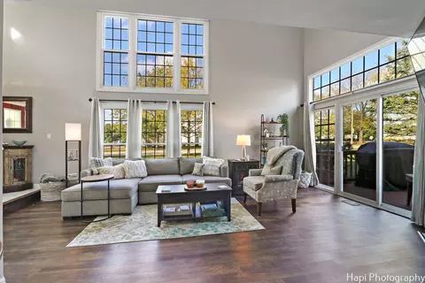 Living - 4800 Turnberry Dr, Hoffman Estates, IL 60010 photo 2 of 3