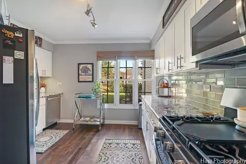 Kitchen - 4800 Turnberry Dr, Hoffman Estates, IL 60010 photo 1 of 3
