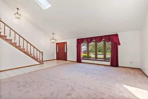 Living - 17543 Cloverview Dr, Tinley Park, IL 60477 photo 2 of 6