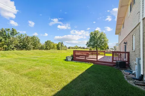 Exterior - 17543 Cloverview Dr, Tinley Park, IL 60477 photo 4 of 5