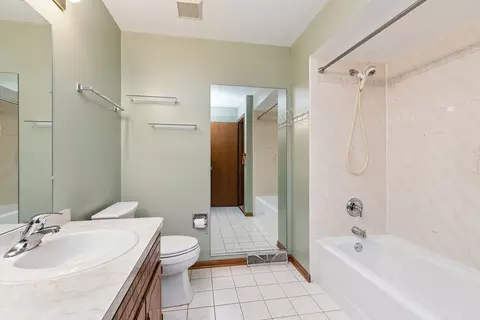 Bath - 17543 Cloverview Dr, Tinley Park, IL 60477 photo 3 of 4