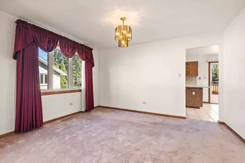 Living - 17543 Cloverview Dr, Tinley Park, IL 60477 photo 4 of 6
