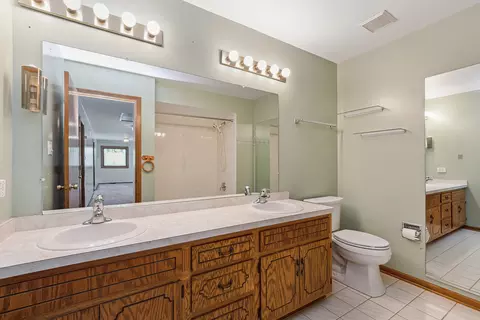 Bath - 17543 Cloverview Dr, Tinley Park, IL 60477 photo 4 of 4