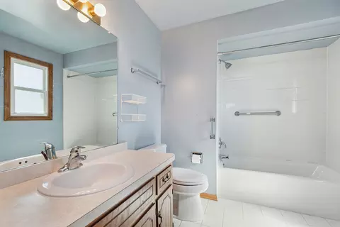 Bath - 17543 Cloverview Dr, Tinley Park, IL 60477 photo 2 of 4