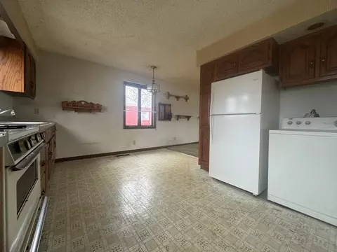 Kitchen - 1412 Cherokee Ln, Ottawa, IL 61350 photo 3 of 3