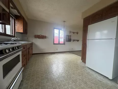 Kitchen - 1412 Cherokee Ln, Ottawa, IL 61350 photo 2 of 3