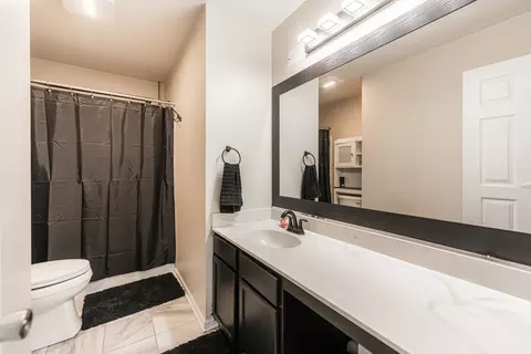 Bath - 52 E Clover Ave, Cortland, IL 60112 photo 2 of 3