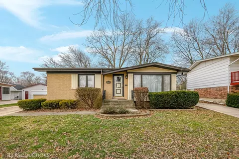 406 N Park Dr, Glenwood, IL 60425