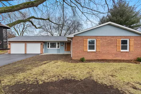 704 Hillside Dr, Monticello, IL 61856