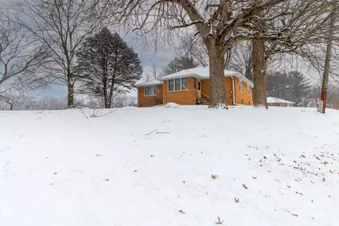 16120 Old Colonial Rd, Bloomington, IL 61705