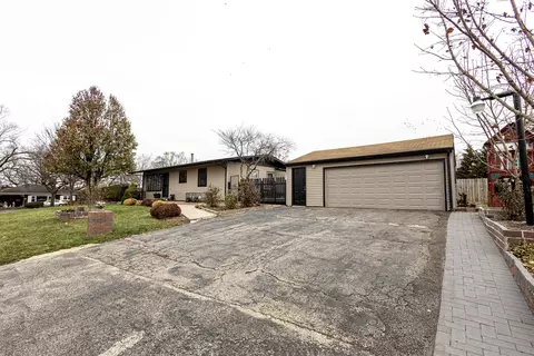 503 Cheyenne Dr, Lake In The Hills, IL 60156