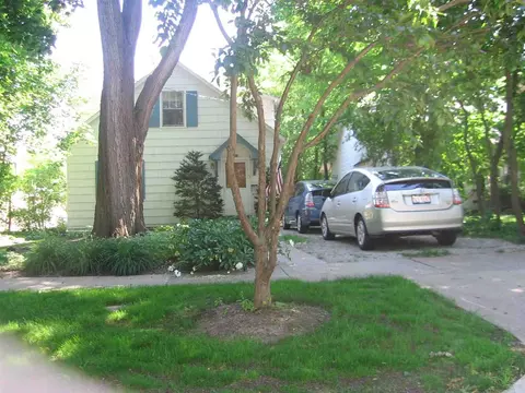 943 Pleasant Ave, Highland Park, IL 60035