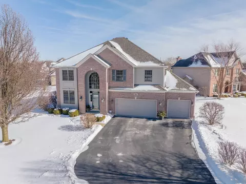 501 Clover Dr, Algonquin, IL 60102 photo 2