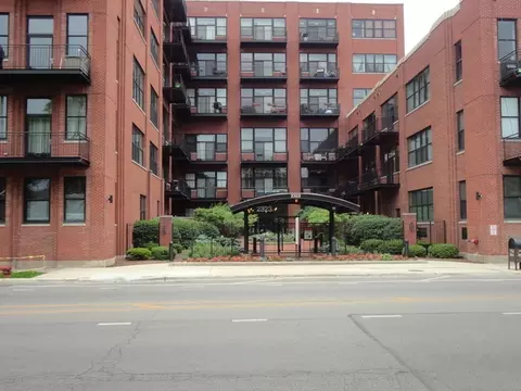 2323 W Pershing Rd #518, Chicago, IL 60609