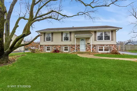 806 Sweetbriar Pl, Plano, IL 60545
