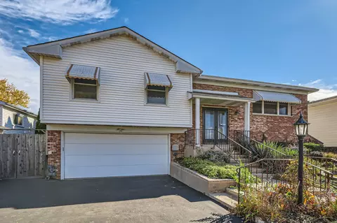 715 Patton Dr, Buffalo Grove, IL 60089