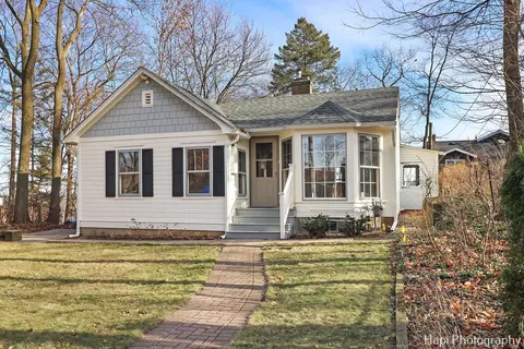 145 Cora Ave, Fox Lake, IL 60020