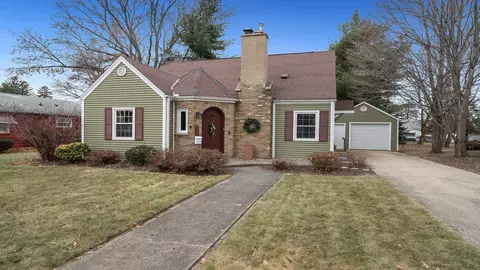 308 W 1st St, Mount Morris, IL 61054