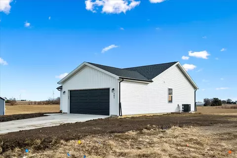 Exterior - 505 Maitland Dr, Carlock, IL 61725 photo 4 of 5