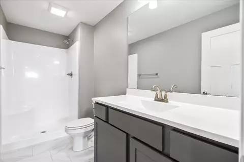 Bath - 505 Maitland Dr, Carlock, IL 61725 photo 4 of 4