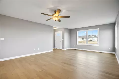 Living - 505 Maitland Dr, Carlock, IL 61725 photo 5 of 6
