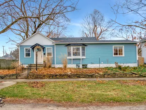 220 N Market St, Momence, IL 60954