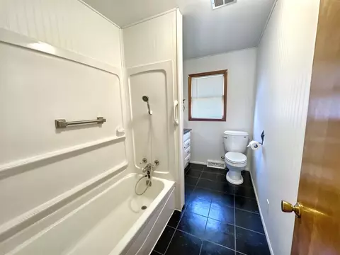 Bath - 665 W Blue St, Sheldon, IL 60966 photo 1 of 3