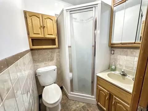 Bath - 665 W Blue St, Sheldon, IL 60966 photo 3 of 3