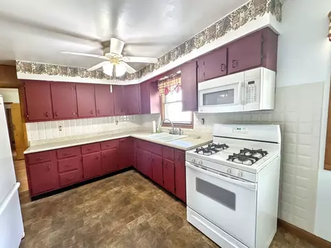 Kitchen - 665 W Blue St, Sheldon, IL 60966 photo 2 of 2