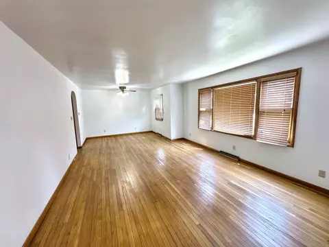 Living - 665 W Blue St, Sheldon, IL 60966 photo 1 of 1