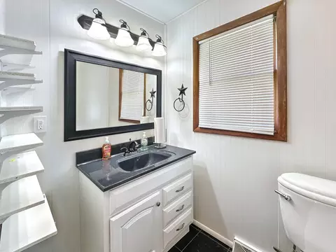 Bath - 665 W Blue St, Sheldon, IL 60966 photo 2 of 3