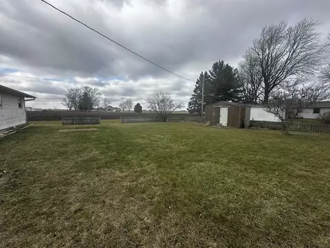 Exterior - 665 W Blue St, Sheldon, IL 60966 photo 2 of 3