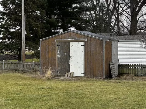 Exterior - 665 W Blue St, Sheldon, IL 60966 photo 3 of 3