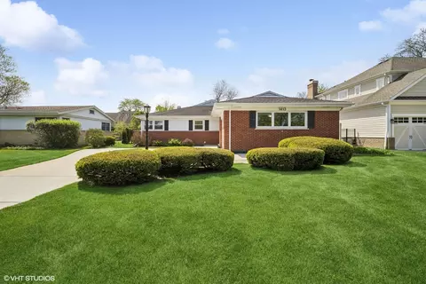 1413 London Ln, Glenview, IL 60025
