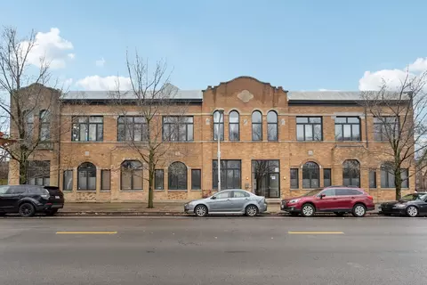 7377 N Rogers Ave #202, Chicago, IL 60626