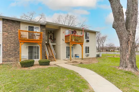 1900 Light Rd #112, Oswego, IL 60543
