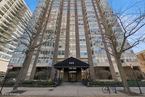 525 W Hawthorne Pl #1905, Chicago, IL 60657