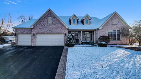 681 Woods Creek Ln, Algonquin, IL 60102