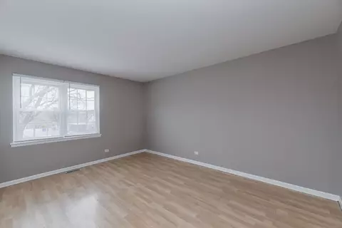 Living - 1560 Timber Trl, Wheaton, IL 60189 photo 3 of 3