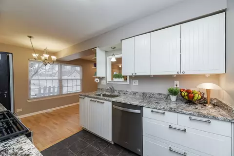 Kitchen - 1560 Timber Trl, Wheaton, IL 60189 photo 3 of 3