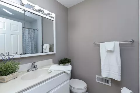 Bath - 1560 Timber Trl, Wheaton, IL 60189 photo 1 of 2