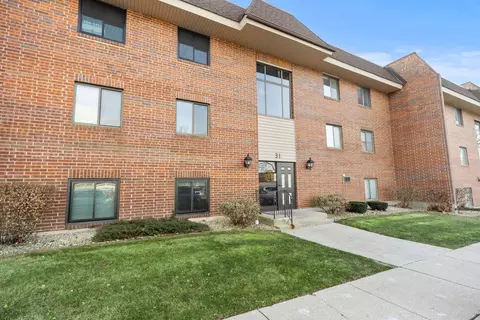 31 E Janata Blvd #3A, Lombard, IL 60148